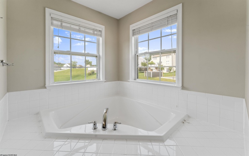453 Blackberry Ridge Drive, Morgantown, West Virginia 26508, 4 Bedrooms Bedrooms, 10 Rooms Rooms,3 BathroomsBathrooms,Single Family Detached,For Sale,Blackberry Ridge,10160049