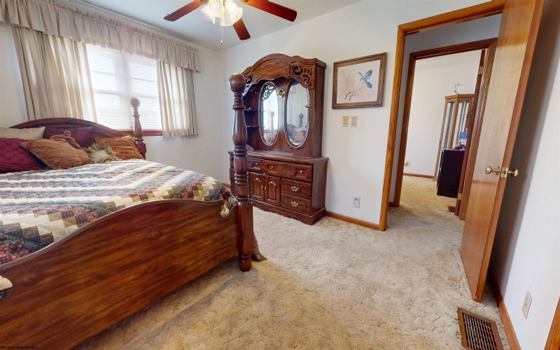 515 Ohio Avenue, Fairmont, West Virginia 26554, 2 Bedrooms Bedrooms, 5 Rooms Rooms,1 BathroomBathrooms,Single Family Detached,For Sale,Ohio,10160037