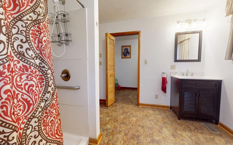515 Ohio Avenue, Fairmont, West Virginia 26554, 2 Bedrooms Bedrooms, 5 Rooms Rooms,1 BathroomBathrooms,Single Family Detached,For Sale,Ohio,10160037