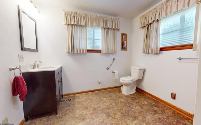 515 Ohio Avenue, Fairmont, West Virginia 26554, 2 Bedrooms Bedrooms, 5 Rooms Rooms,1 BathroomBathrooms,Single Family Detached,For Sale,Ohio,10160037