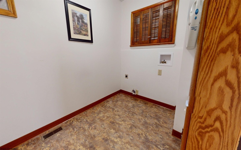 515 Ohio Avenue, Fairmont, West Virginia 26554, 2 Bedrooms Bedrooms, 5 Rooms Rooms,1 BathroomBathrooms,Single Family Detached,For Sale,Ohio,10160037