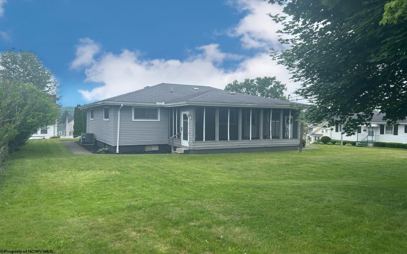 515 Ohio Avenue, Fairmont, West Virginia 26554, 2 Bedrooms Bedrooms, 5 Rooms Rooms,1 BathroomBathrooms,Single Family Detached,For Sale,Ohio,10160037