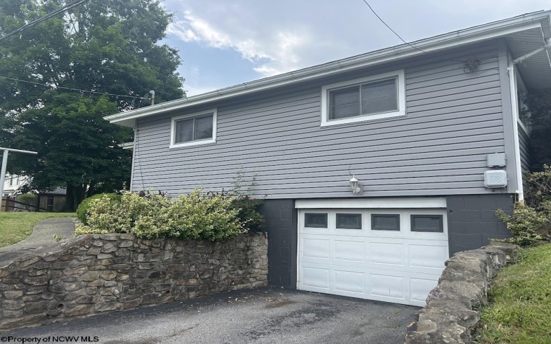 515 Ohio Avenue, Fairmont, West Virginia 26554, 2 Bedrooms Bedrooms, 5 Rooms Rooms,1 BathroomBathrooms,Single Family Detached,For Sale,Ohio,10160037