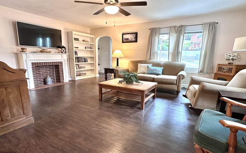 683 Locust Avenue, Weston, West Virginia 26452, 2 Bedrooms Bedrooms, 4 Rooms Rooms,1 BathroomBathrooms,Single Family Detached,For Sale,Locust,10160044