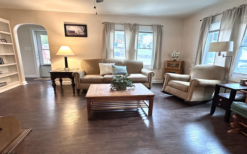 683 Locust Avenue, Weston, West Virginia 26452, 2 Bedrooms Bedrooms, 4 Rooms Rooms,1 BathroomBathrooms,Single Family Detached,For Sale,Locust,10160044