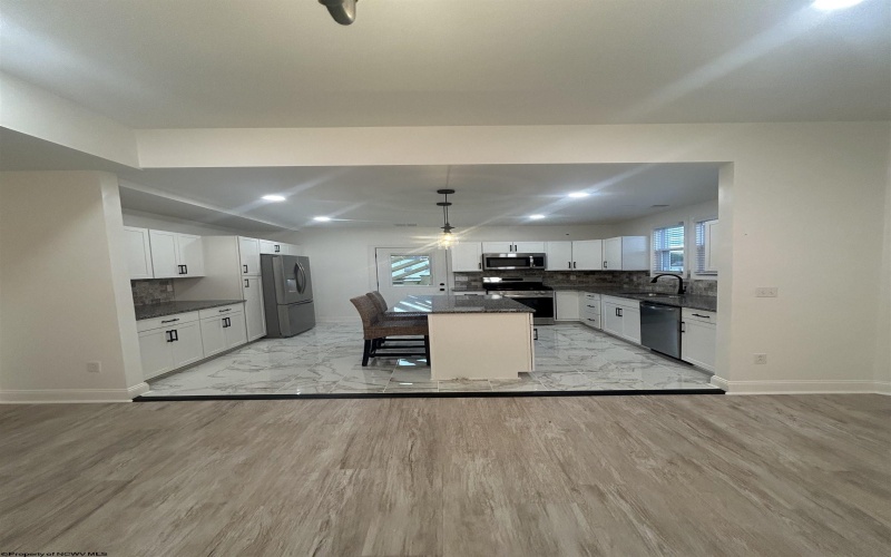 645 Mulberry Avenue, Clarksburg, West Virginia 26301, 4 Bedrooms Bedrooms, 10 Rooms Rooms,3 BathroomsBathrooms,Single Family Detached,For Sale,Mulberry,10160048