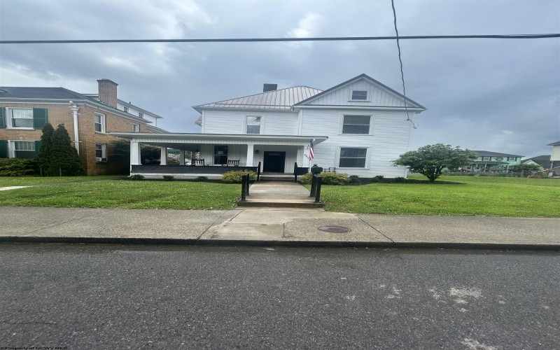 645 Mulberry Avenue, Clarksburg, West Virginia 26301, 4 Bedrooms Bedrooms, 10 Rooms Rooms,3 BathroomsBathrooms,Single Family Detached,For Sale,Mulberry,10160048