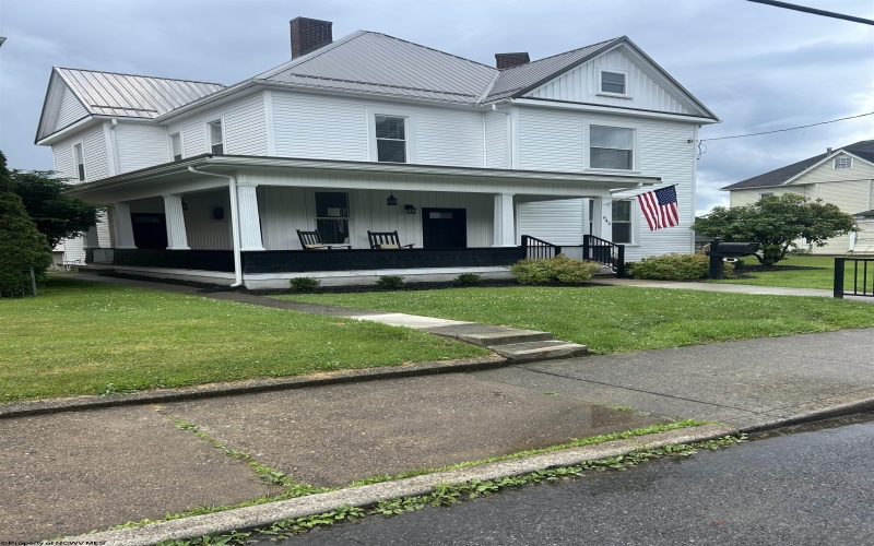645 Mulberry Avenue, Clarksburg, West Virginia 26301, 4 Bedrooms Bedrooms, 10 Rooms Rooms,3 BathroomsBathrooms,Single Family Detached,For Sale,Mulberry,10160048