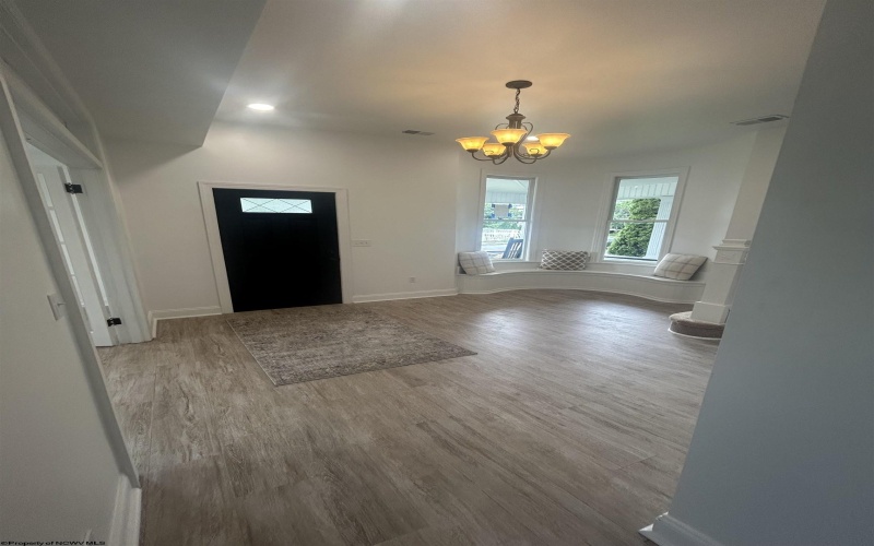 645 Mulberry Avenue, Clarksburg, West Virginia 26301, 4 Bedrooms Bedrooms, 10 Rooms Rooms,3 BathroomsBathrooms,Single Family Detached,For Sale,Mulberry,10160048