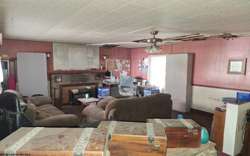 1070 Pinch Gut Hollow, Fairmont, West Virginia 26554, 3 Bedrooms Bedrooms, 6 Rooms Rooms,2 BathroomsBathrooms,Single Family Detached,For Sale,Pinch Gut,10160056