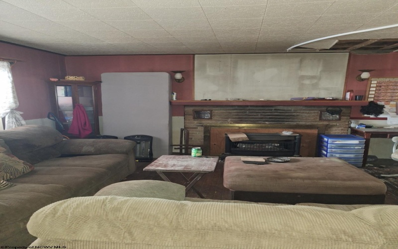 1070 Pinch Gut Hollow, Fairmont, West Virginia 26554, 3 Bedrooms Bedrooms, 6 Rooms Rooms,2 BathroomsBathrooms,Single Family Detached,For Sale,Pinch Gut,10160056