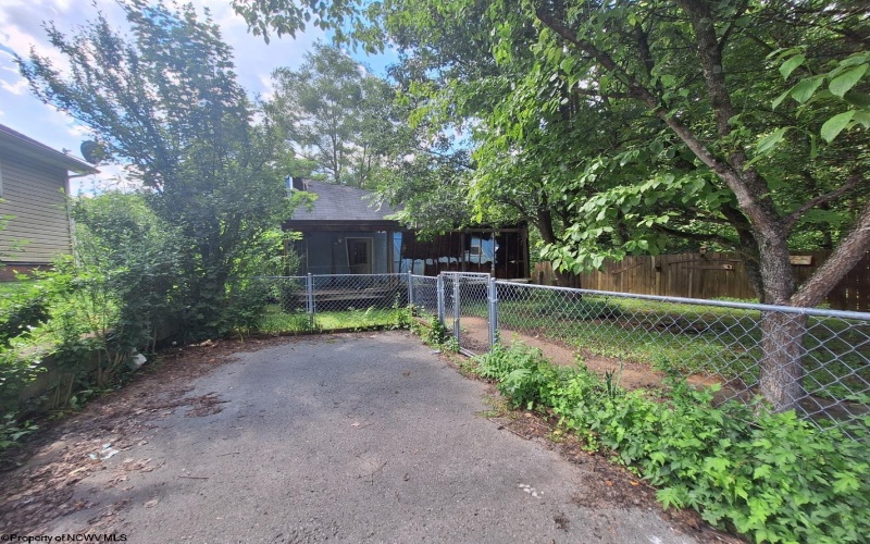 1070 Pinch Gut Hollow, Fairmont, West Virginia 26554, 3 Bedrooms Bedrooms, 6 Rooms Rooms,2 BathroomsBathrooms,Single Family Detached,For Sale,Pinch Gut,10160056