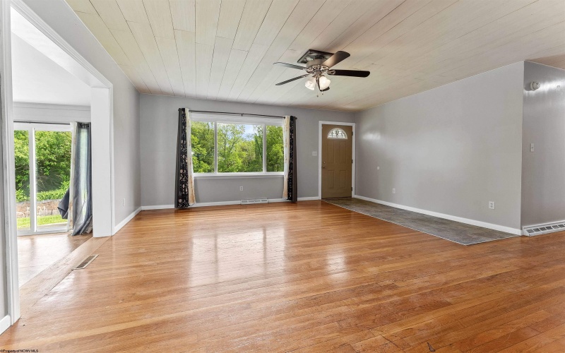 48 Skyline Drive, Morgantown, West Virginia 26508, 3 Bedrooms Bedrooms, 10 Rooms Rooms,2 BathroomsBathrooms,Single Family Detached,For Sale,Skyline,10160063