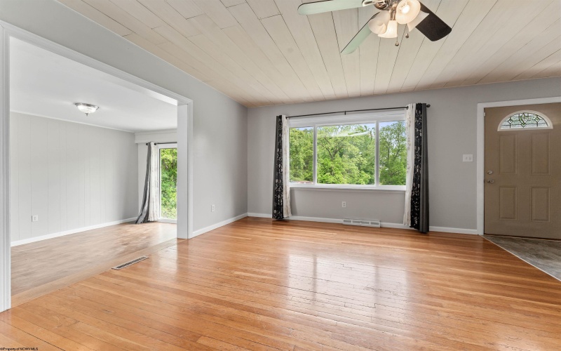48 Skyline Drive, Morgantown, West Virginia 26508, 3 Bedrooms Bedrooms, 10 Rooms Rooms,2 BathroomsBathrooms,Single Family Detached,For Sale,Skyline,10160063