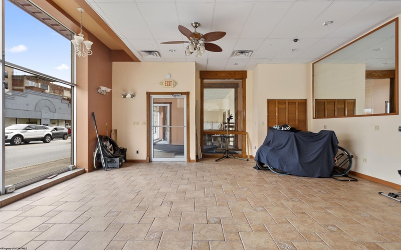 1389 University Avenue, Morgantown, West Virginia 26505, ,Commercial/industrial,For Lease,University,10160070