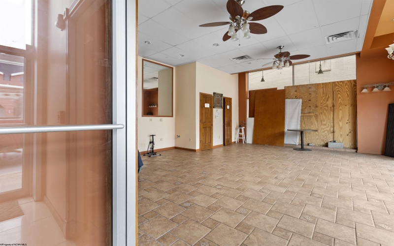 1389 University Avenue, Morgantown, West Virginia 26505, ,Commercial/industrial,For Lease,University,10160070