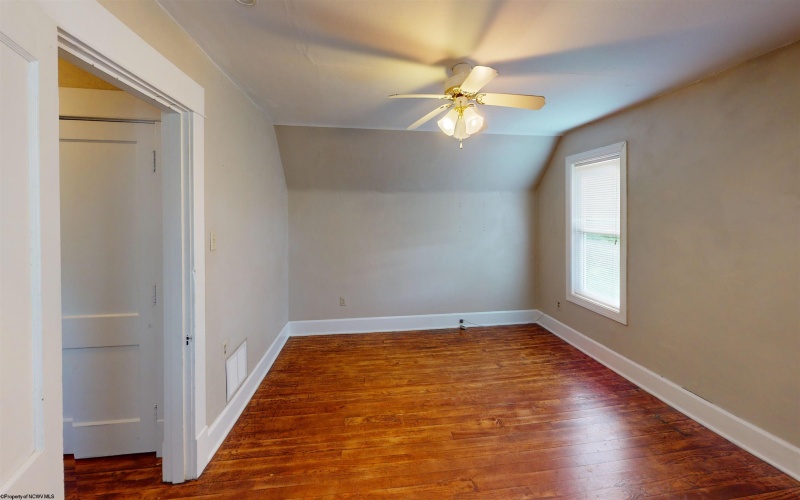 8 Hillside Drive, Fairmont, West Virginia 26554-0901, 3 Bedrooms Bedrooms, 10 Rooms Rooms,1 BathroomBathrooms,Single Family Detached,For Sale,Hillside,10160074