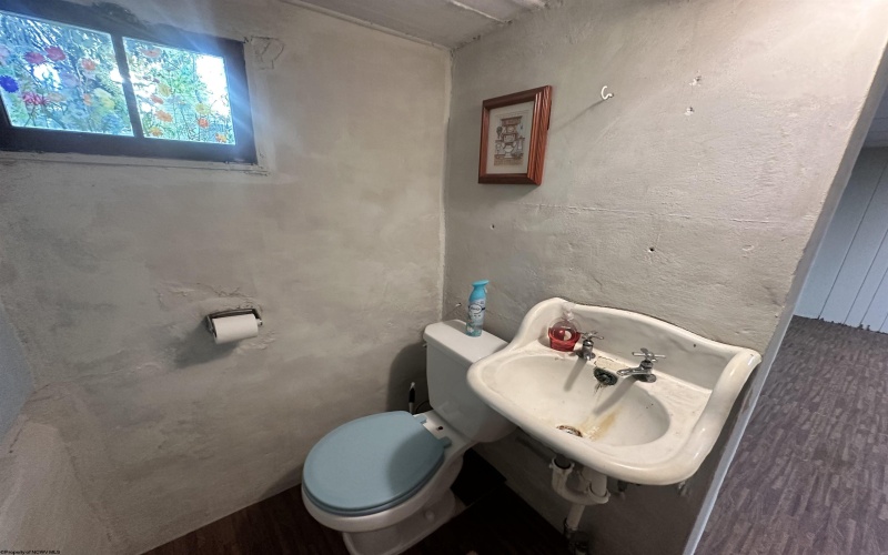 8 Hillside Drive, Fairmont, West Virginia 26554-0901, 3 Bedrooms Bedrooms, 10 Rooms Rooms,1 BathroomBathrooms,Single Family Detached,For Sale,Hillside,10160074