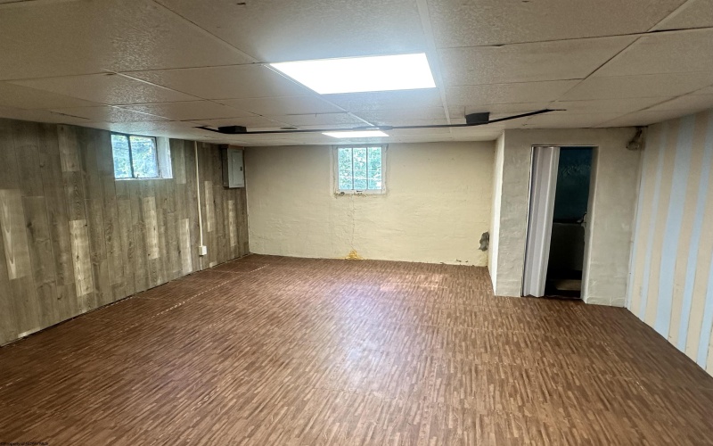 8 Hillside Drive, Fairmont, West Virginia 26554-0901, 3 Bedrooms Bedrooms, 10 Rooms Rooms,1 BathroomBathrooms,Single Family Detached,For Sale,Hillside,10160074