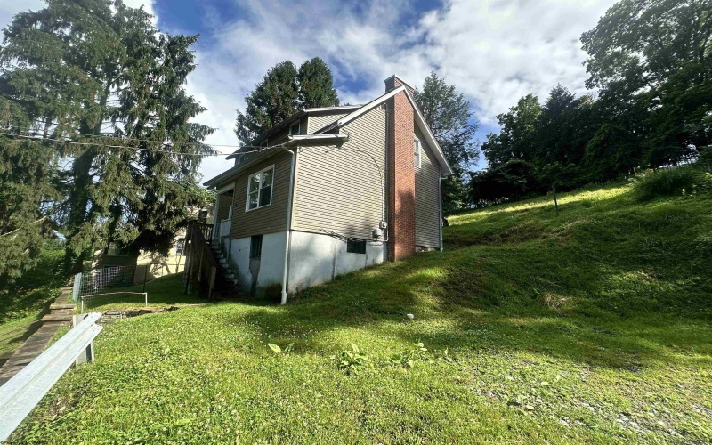 8 Hillside Drive, Fairmont, West Virginia 26554-0901, 3 Bedrooms Bedrooms, 10 Rooms Rooms,1 BathroomBathrooms,Single Family Detached,For Sale,Hillside,10160074