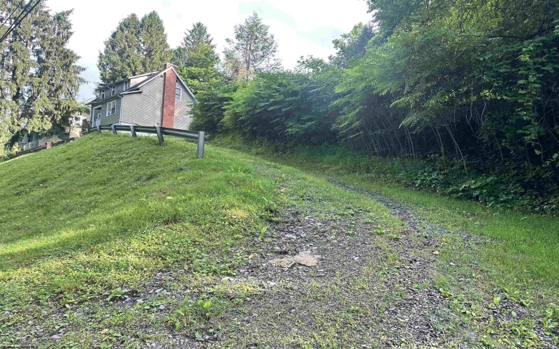 8 Hillside Drive, Fairmont, West Virginia 26554-0901, 3 Bedrooms Bedrooms, 10 Rooms Rooms,1 BathroomBathrooms,Single Family Detached,For Sale,Hillside,10160074