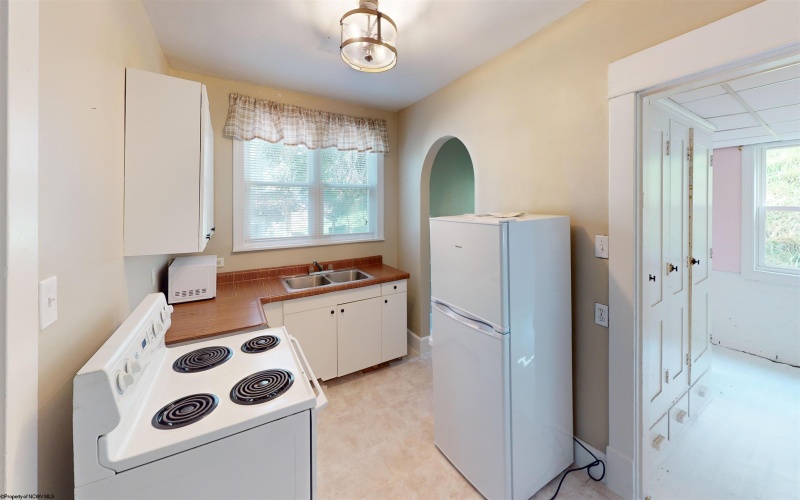 8 Hillside Drive, Fairmont, West Virginia 26554-0901, 3 Bedrooms Bedrooms, 10 Rooms Rooms,1 BathroomBathrooms,Single Family Detached,For Sale,Hillside,10160074
