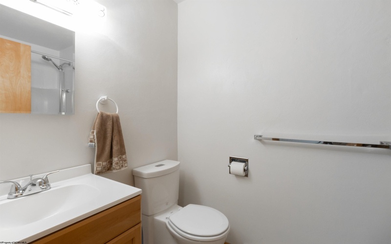 244 Del Dew Drive, Bridgeport, West Virginia 26330, 3 Bedrooms Bedrooms, 8 Rooms Rooms,2 BathroomsBathrooms,Single Family Detached,For Sale,Del Dew,10160089