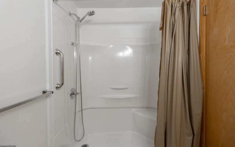 244 Del Dew Drive, Bridgeport, West Virginia 26330, 3 Bedrooms Bedrooms, 8 Rooms Rooms,2 BathroomsBathrooms,Single Family Detached,For Sale,Del Dew,10160089