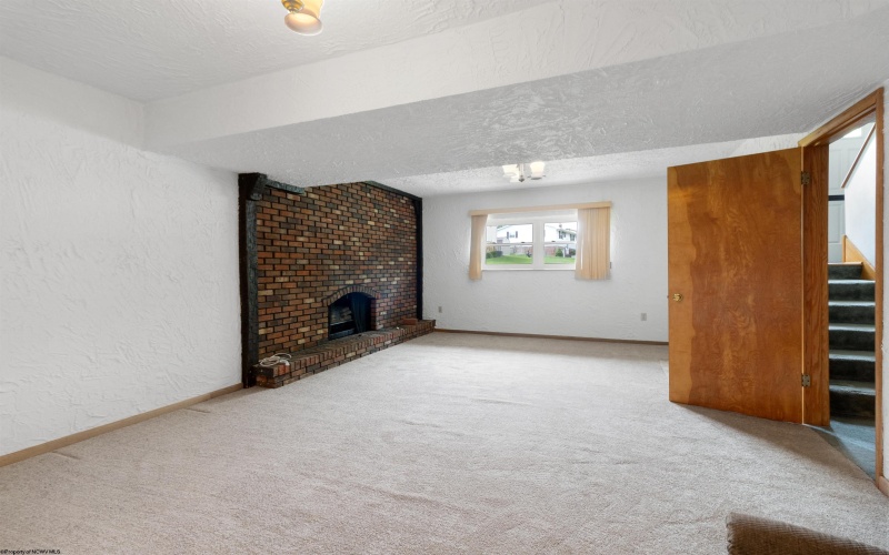 244 Del Dew Drive, Bridgeport, West Virginia 26330, 3 Bedrooms Bedrooms, 8 Rooms Rooms,2 BathroomsBathrooms,Single Family Detached,For Sale,Del Dew,10160089