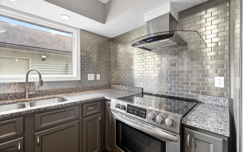 1024 Greystone Circle, Morgantown, West Virginia 26508, 3 Bedrooms Bedrooms, 5 Rooms Rooms,1 BathroomBathrooms,Single Family Attached,For Sale,Greystone,10160079