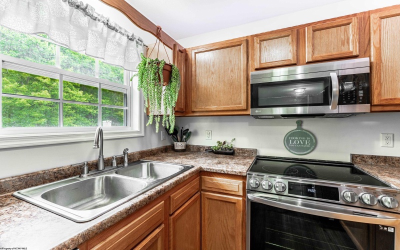 143 Eagle Drive, Maidsville, West Virginia 26541, 3 Bedrooms Bedrooms, 5 Rooms Rooms,1 BathroomBathrooms,Single Family Attached,For Sale,Eagle,10160080