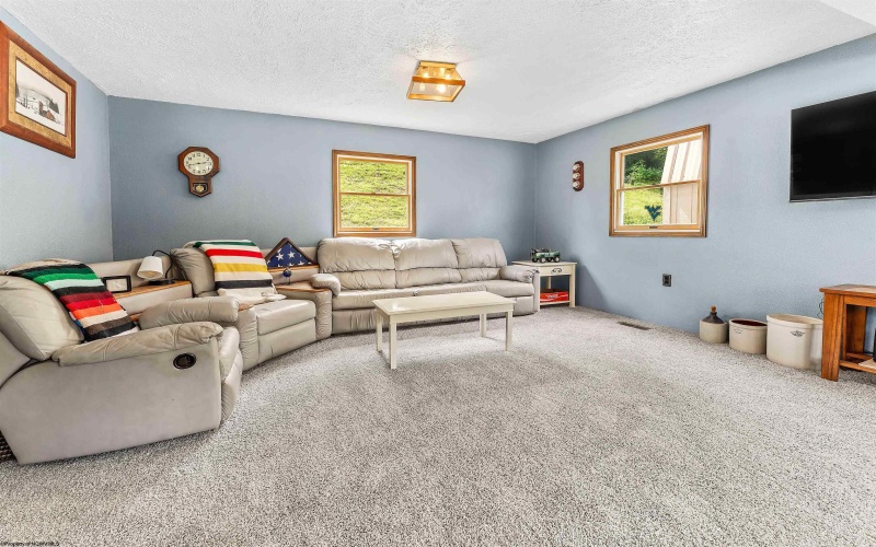 77 Gladstone Drive, Clarksburg, West Virginia 26301, 4 Bedrooms Bedrooms, 8 Rooms Rooms,1 BathroomBathrooms,Single Family Detached,For Sale,Gladstone,10160085