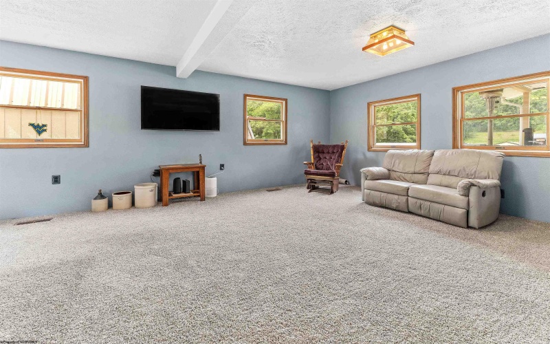 77 Gladstone Drive, Clarksburg, West Virginia 26301, 4 Bedrooms Bedrooms, 8 Rooms Rooms,1 BathroomBathrooms,Single Family Detached,For Sale,Gladstone,10160085