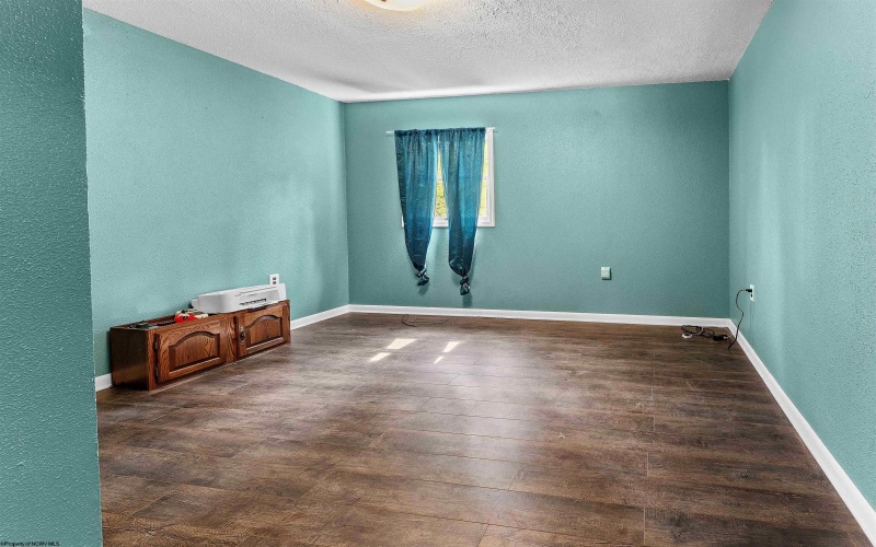 77 Gladstone Drive, Clarksburg, West Virginia 26301, 4 Bedrooms Bedrooms, 8 Rooms Rooms,1 BathroomBathrooms,Single Family Detached,For Sale,Gladstone,10160085