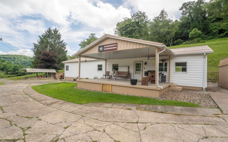 77 Gladstone Drive, Clarksburg, West Virginia 26301, 4 Bedrooms Bedrooms, 8 Rooms Rooms,1 BathroomBathrooms,Single Family Detached,For Sale,Gladstone,10160085