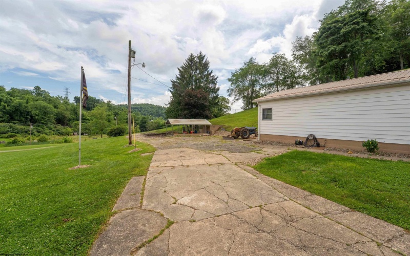 77 Gladstone Drive, Clarksburg, West Virginia 26301, 4 Bedrooms Bedrooms, 8 Rooms Rooms,1 BathroomBathrooms,Single Family Detached,For Sale,Gladstone,10160085