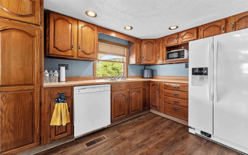 77 Gladstone Drive, Clarksburg, West Virginia 26301, 4 Bedrooms Bedrooms, 8 Rooms Rooms,1 BathroomBathrooms,Single Family Detached,For Sale,Gladstone,10160085
