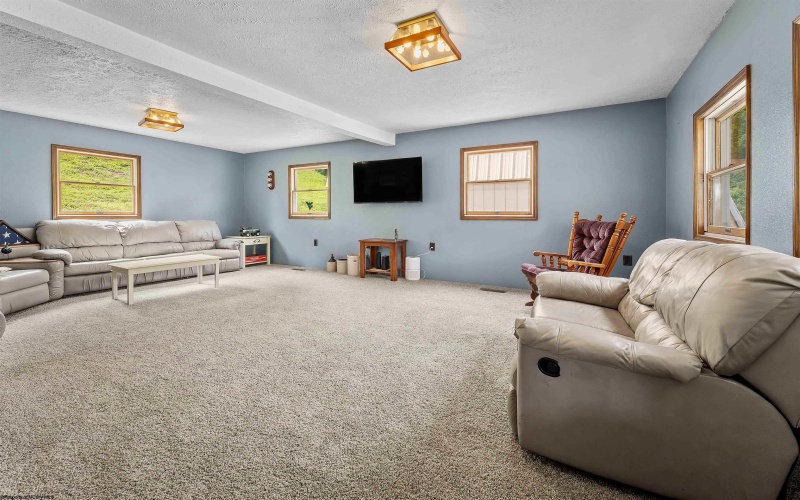 77 Gladstone Drive, Clarksburg, West Virginia 26301, 4 Bedrooms Bedrooms, 8 Rooms Rooms,1 BathroomBathrooms,Single Family Detached,For Sale,Gladstone,10160085