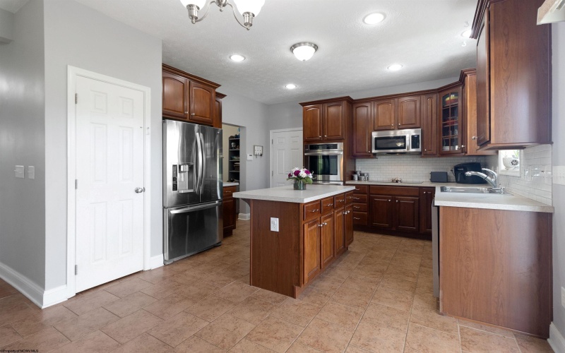 14 Kingston Drive, Bridgeport, West Virginia 26330, 4 Bedrooms Bedrooms, 10 Rooms Rooms,3 BathroomsBathrooms,Single Family Detached,For Sale,Kingston,10160084
