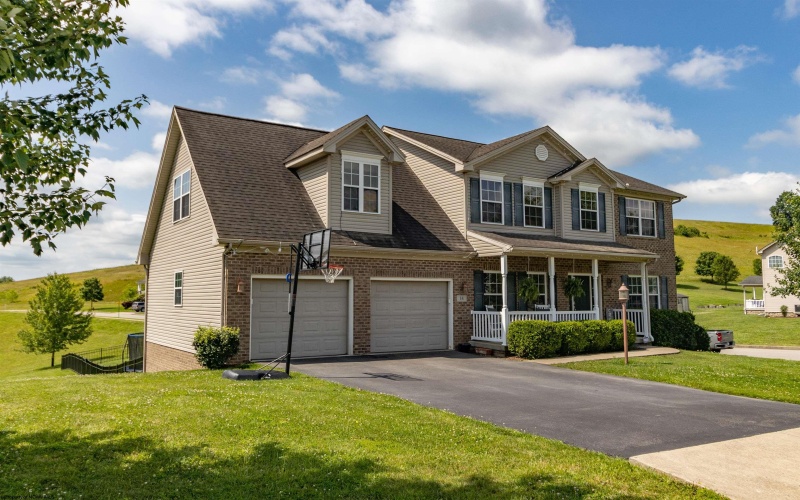 14 Kingston Drive, Bridgeport, West Virginia 26330, 4 Bedrooms Bedrooms, 10 Rooms Rooms,3 BathroomsBathrooms,Single Family Detached,For Sale,Kingston,10160084