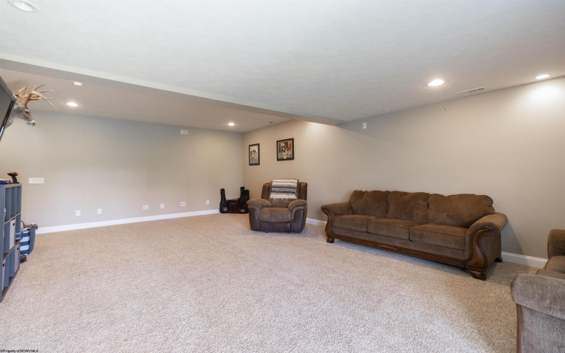 14 Kingston Drive, Bridgeport, West Virginia 26330, 4 Bedrooms Bedrooms, 10 Rooms Rooms,3 BathroomsBathrooms,Single Family Detached,For Sale,Kingston,10160084