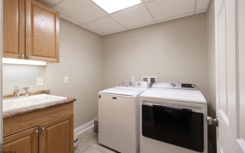 14 Kingston Drive, Bridgeport, West Virginia 26330, 4 Bedrooms Bedrooms, 10 Rooms Rooms,3 BathroomsBathrooms,Single Family Detached,For Sale,Kingston,10160084