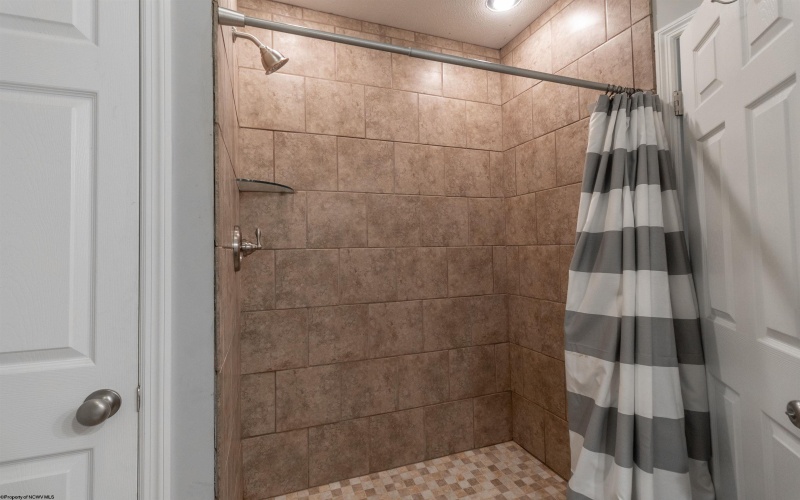 14 Kingston Drive, Bridgeport, West Virginia 26330, 4 Bedrooms Bedrooms, 10 Rooms Rooms,3 BathroomsBathrooms,Single Family Detached,For Sale,Kingston,10160084