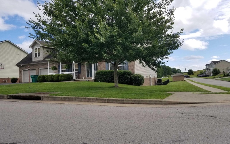 14 Kingston Drive, Bridgeport, West Virginia 26330, 4 Bedrooms Bedrooms, 10 Rooms Rooms,3 BathroomsBathrooms,Single Family Detached,For Sale,Kingston,10160084
