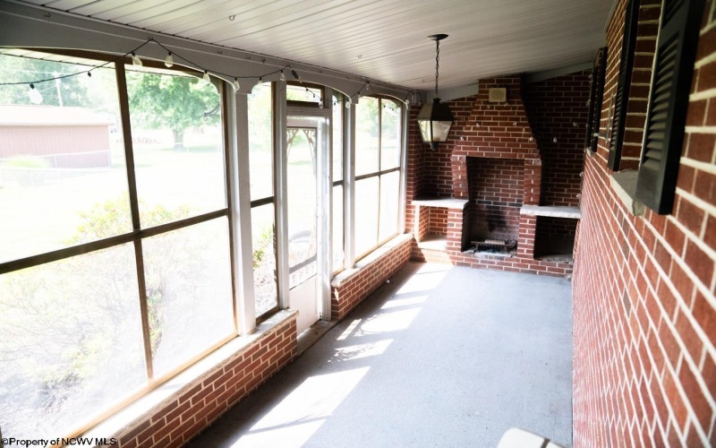 85 Hinzman Street, Weston, West Virginia 26452, 3 Bedrooms Bedrooms, 6 Rooms Rooms,2 BathroomsBathrooms,Single Family Detached,For Sale,Hinzman,10160075
