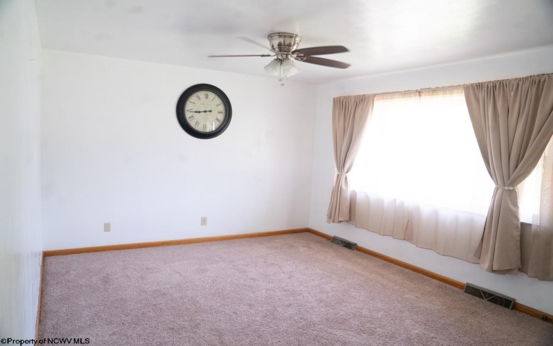 85 Hinzman Street, Weston, West Virginia 26452, 3 Bedrooms Bedrooms, 6 Rooms Rooms,2 BathroomsBathrooms,Single Family Detached,For Sale,Hinzman,10160075