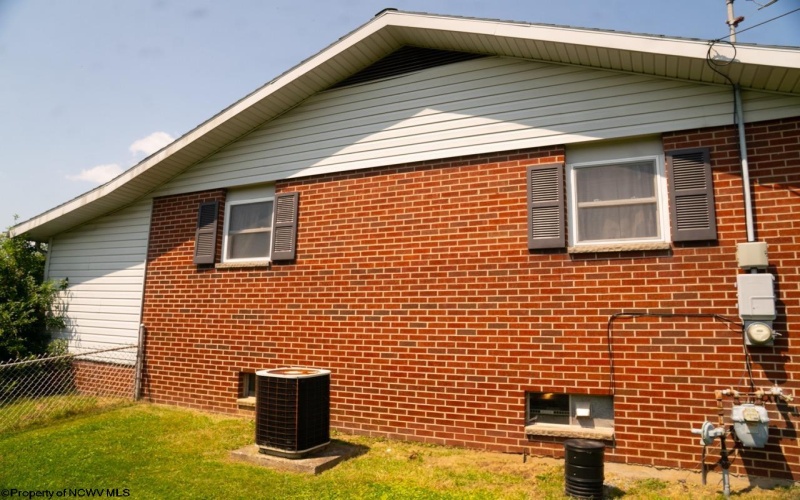 85 Hinzman Street, Weston, West Virginia 26452, 3 Bedrooms Bedrooms, 6 Rooms Rooms,2 BathroomsBathrooms,Single Family Detached,For Sale,Hinzman,10160075