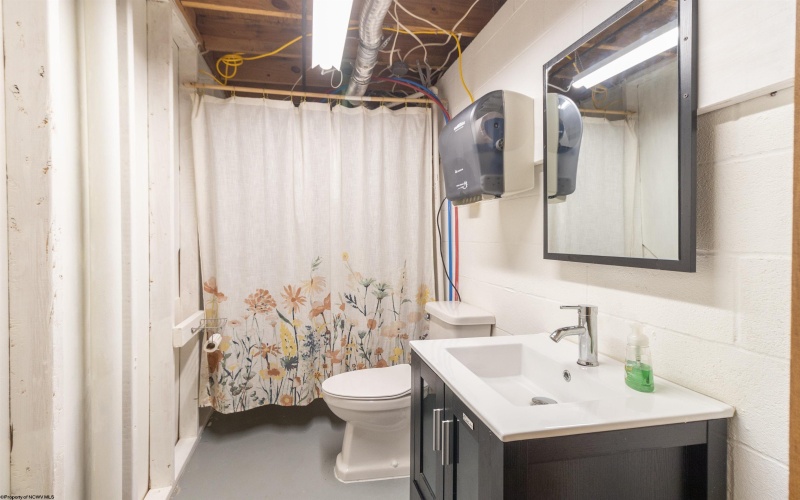 305 Pearcy Avenue, Bridgeport, West Virginia 26330, 4 Bedrooms Bedrooms, 11 Rooms Rooms,2 BathroomsBathrooms,Single Family Detached,For Sale,Pearcy,10160099