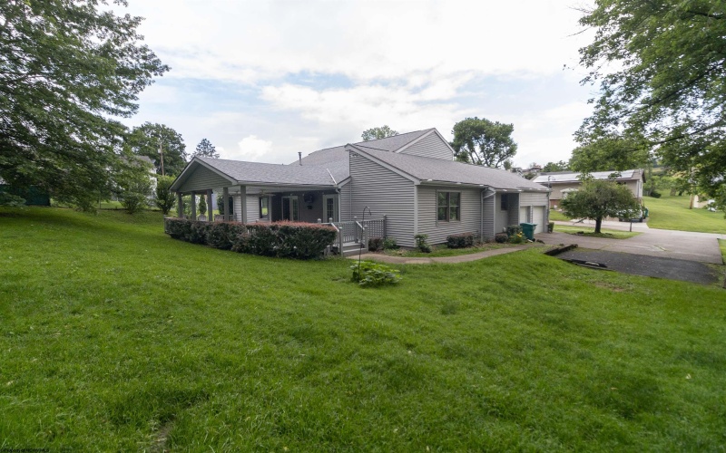 305 Pearcy Avenue, Bridgeport, West Virginia 26330, 4 Bedrooms Bedrooms, 11 Rooms Rooms,2 BathroomsBathrooms,Single Family Detached,For Sale,Pearcy,10160099