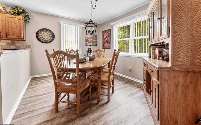 2357 Williamsburg Lane, Fairmont, West Virginia 26554, 4 Bedrooms Bedrooms, 7 Rooms Rooms,3 BathroomsBathrooms,Single Family Detached,For Sale,Williamsburg,10160103